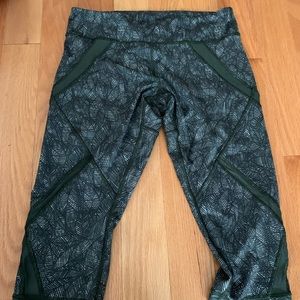lululemon cropped leggings in GUC
